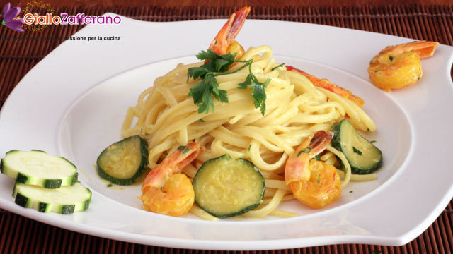 Pasta allo Zafferano con Zucchine & Gamberetti of _Barbara - Recipefy