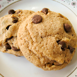 Http-upload-wikimedia-org-wikipedia-commons-b-b1-vegan_chocolate_chip_cookies_on_dish_with_floral_designs-jpg