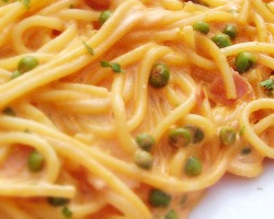 Pasta prosciutto, pomodoro e piselli di Eleonora - Recipefy
