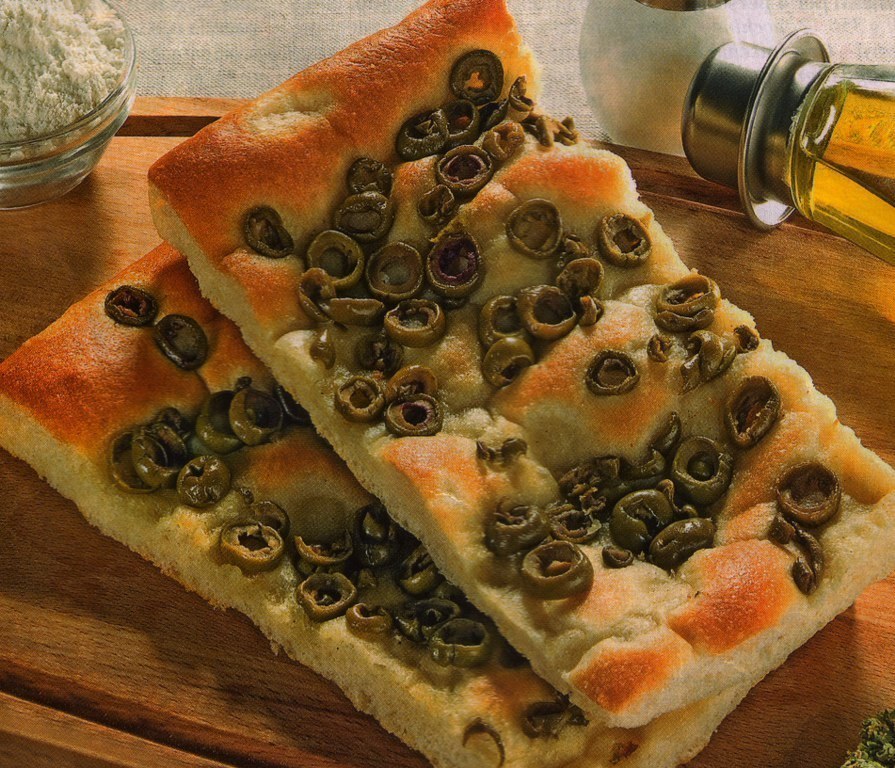 Focaccia ligure con olive taggiasche of Sara Pignatta - Recipefy