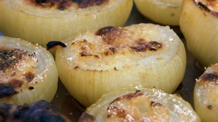 Cipolle gratinate agli amaretti di Daniele - Recipefy