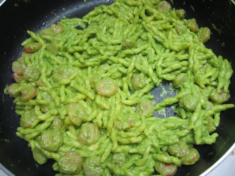 Trofie al pesto di zucchine e gamberetti de Daniela Vietri - Recipefy