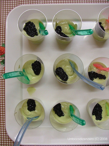 Crema fredda di avocado e uova di lompo di Daniele - Recipefy