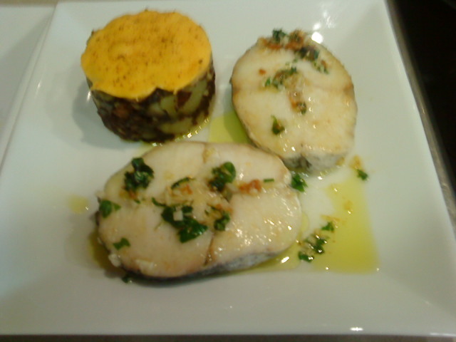 TIMBAL DE PATATA,BUTIFARRA NEGRA Y CHEEDAR.(MERLUZA PLANCHA) de Carlos Ramirez Pla - Recipefy