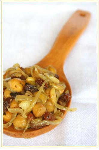 Ceci con cipolla, uvetta e pinoli di desperate-house-donty - Recipefy