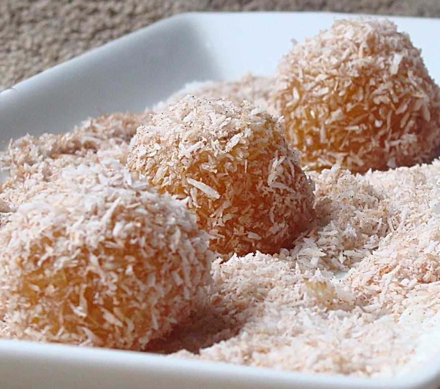 Apple-Coconut Bites de Aurelia Ciucă - Recipefy