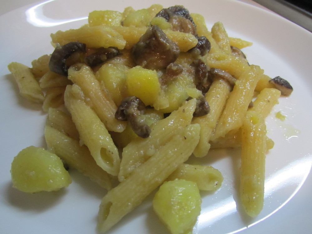 Penne patate e funghi de Daniela Vietri - Recipefy