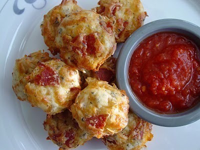 Pepperoni Pizza Puffs di Maros Miskerik - Recipefy