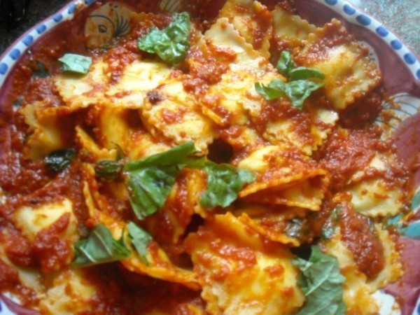 RAVIOLI DI BIETA CON PROSCIUTTO CRUDO E FONTINA de Valentina - Recipefy