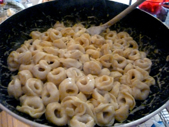 Tortellini alla Panna of Spaghettidimezzanotte - Recipefy