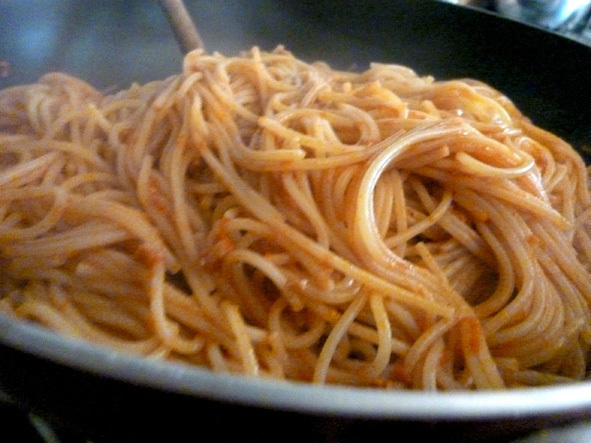 Sugo al Tonno e Pomodoro di Spaghettidimezzanotte - Recipefy