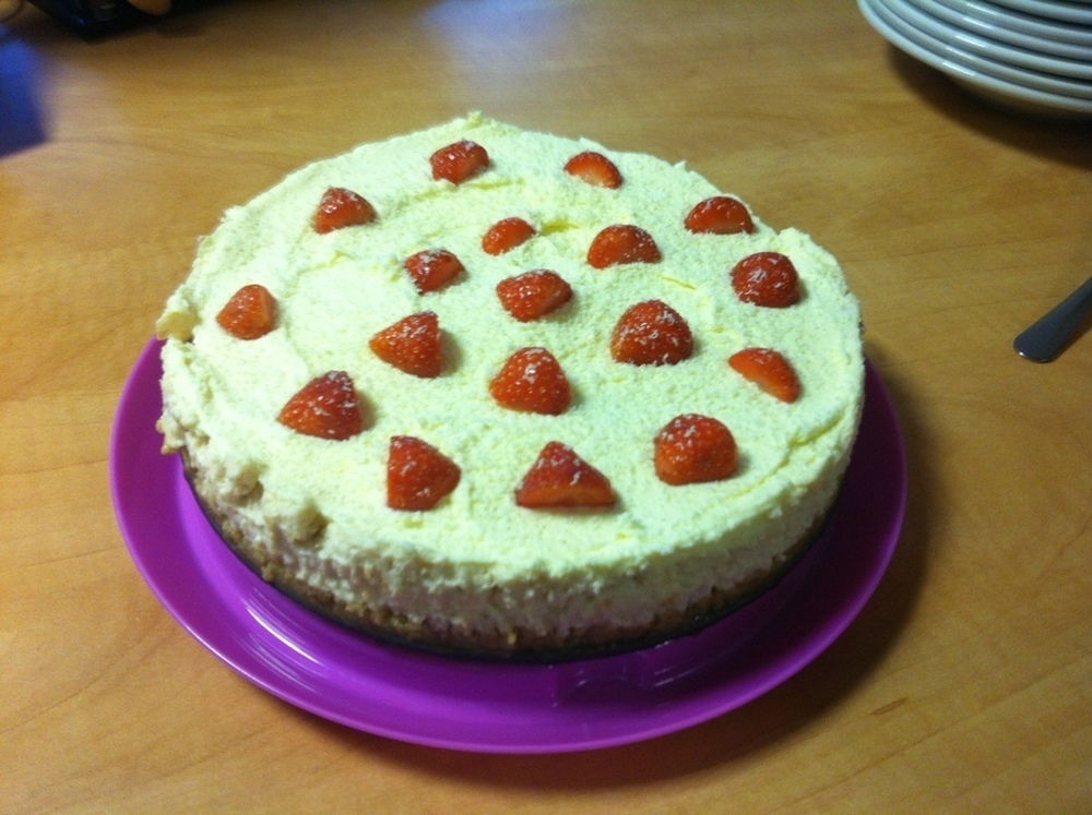 Strawberries and Cream Cheesecake of Kelly Castledine - Recipefy