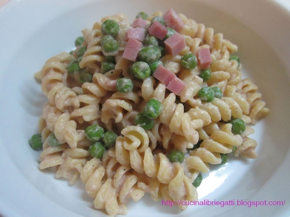 Fusilli piselli e crema di prosciutto cotto di Daniela Vietri - Recipefy