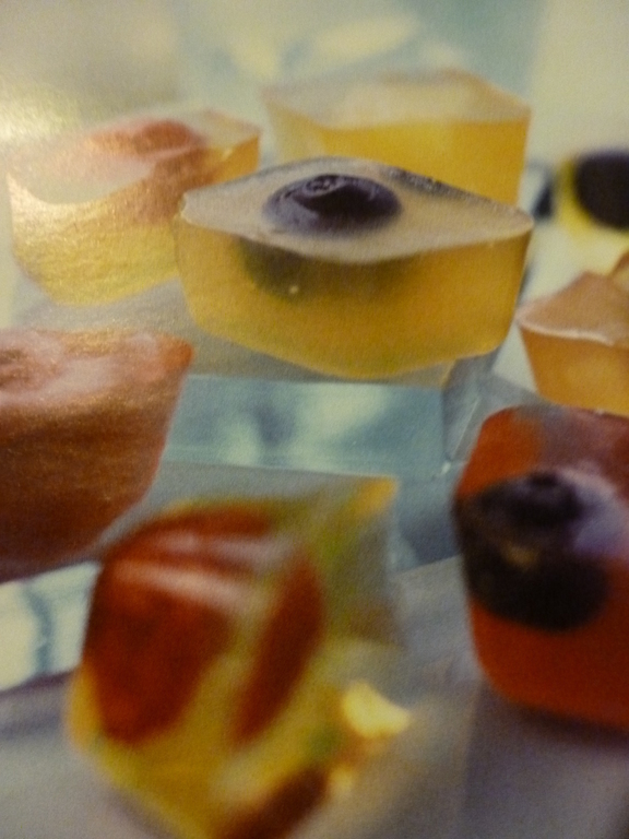 Multicolourd Jelly Cubes, With Fruit. de David Le Mottee - Recipefy