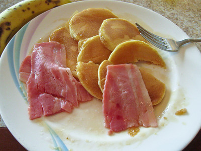 American Style Pancakes and Bacon di debsxx - Recipefy