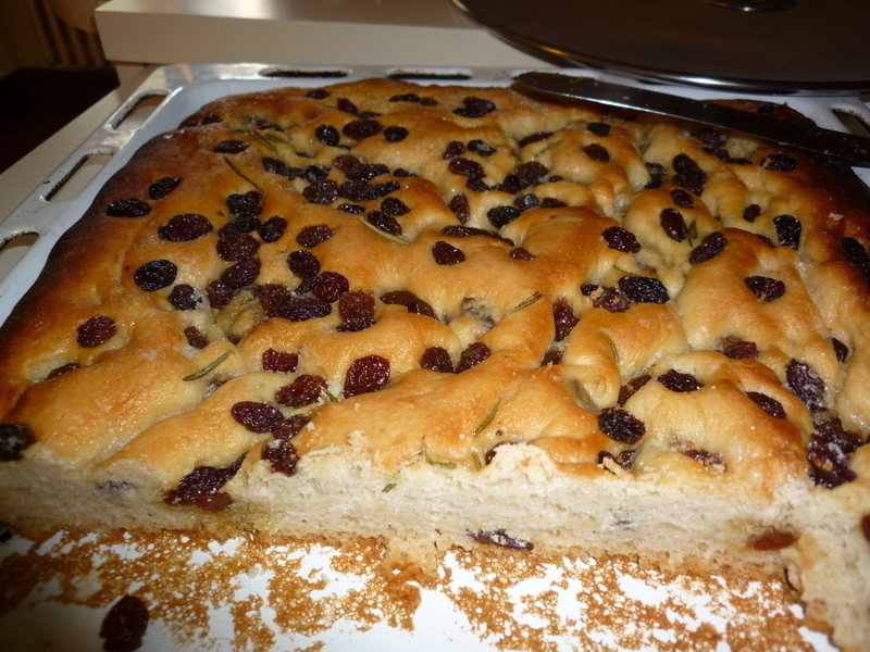 Schiacciata con zibibbo e rosmarino di Nicoletta Simonetti - Recipefy