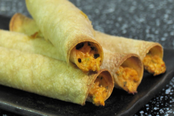 Baked Creamy Chicken Taquitos  de Lisa Evanoff - Recipefy