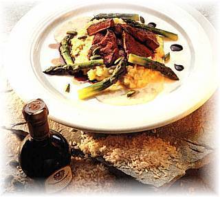 Risotto agli asparagi con fegato di vitello, salsa al gorgonzola e scaglie di pistacchi of Max Food Senses - Recipefy