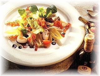 Foglie d'insalata con calamaretti, prosciutto crudo croccante e aceto balsamico de Max Food Senses - Recipefy