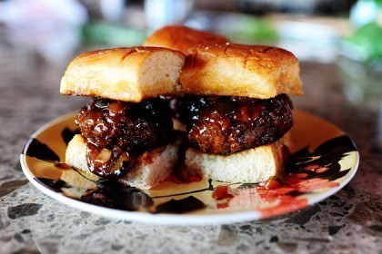 Spicy Whiskey BBQ Sliders di Lisa Evanoff - Recipefy