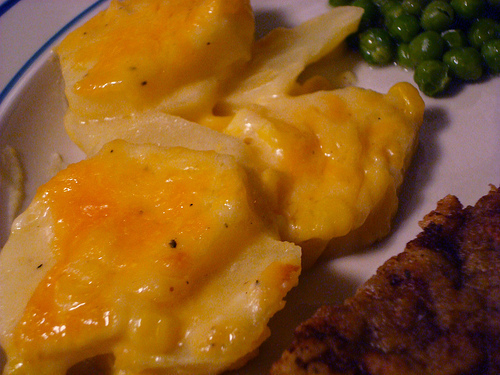 Cheesey Scalloped Potatoes of Caitlin Hawley - Recipefy