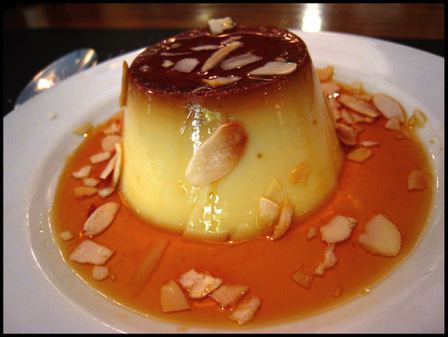 Creme caramel con pure' di mele e scaglie di mandorle of Nicoletta Simonetti - Recipefy