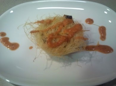 NIDOS DE KATAIFI , CALÇOTS, BUTIFARRA NEGRA Y BLANCA, SALSA ROMESCO. di Carlos Ramirez Pla - Recipefy
