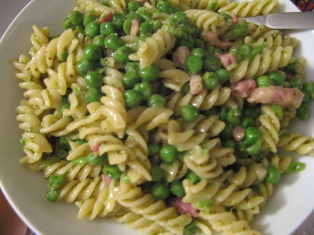 Pasta peas, pancetta and pesto de Cheech Andrea Francesco Albanese - Recipefy