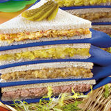 Piatto-pronto-tramezzini-cesto-tovaglioli-blu-rossi_dettaglio_ricette_slider_grande3-jpg