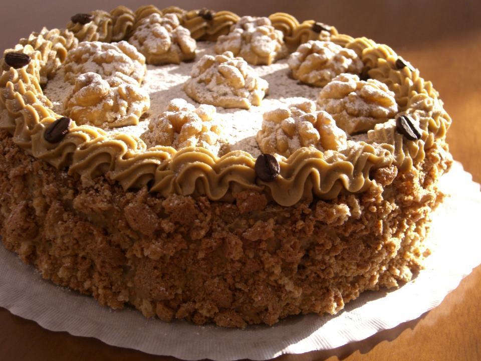 Coffee & Walnut Sponge Cake With Coffee Cream Mousseline di The99Fool  - Recipefy