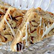 White Chocolate Drizzled Almond Bars de Brooke Peterson - Recipefy