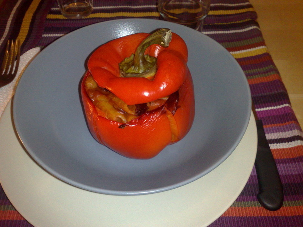 Puparuol m'buttunat cà past! (Peperoni imbottiti con pasta!) de Maurizio Perrotta - Recipefy