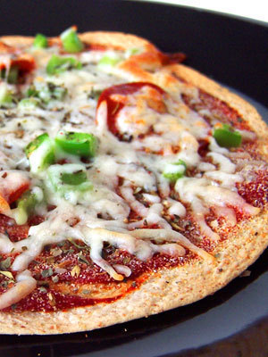 Quick & Easy Tortilla Pizza  of Daisy Figueredo - Recipefy