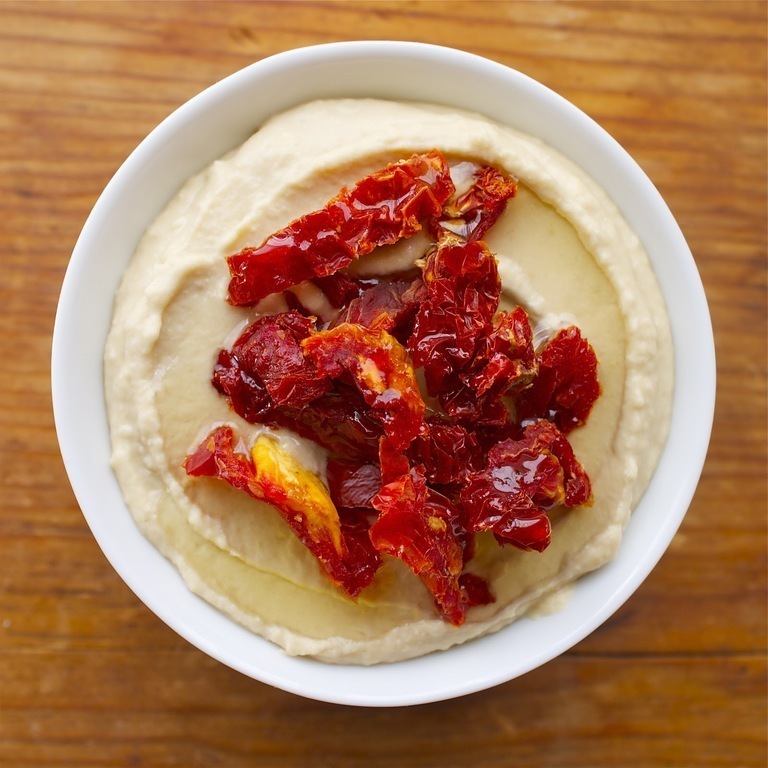 Hummus & Sun-Dried Tomato Sandwich of Daisy Figueredo - Recipefy