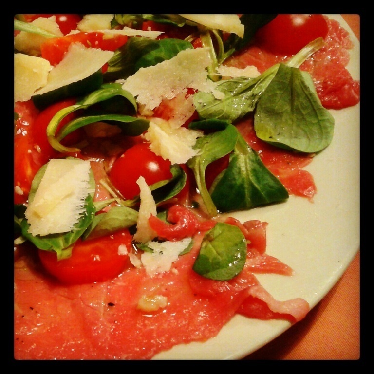 Carpaccio con pomodorini e valerianella di Vera - Recipefy