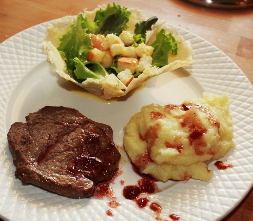 Fott******mo piatto alla Chef Gordon (Filet mignon e Caesar salad) de Marika Pretti - Recipefy