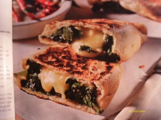 Calzone stuffed with Spinach and Smoked Mozzarella of Forbidden - Recipefy