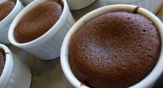 Chocolate Lava Cake de Naomi - Recipefy