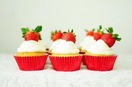 CUPCAKES CON PANNA E FRAGOLE de Adiutori Matteo - Recipefy