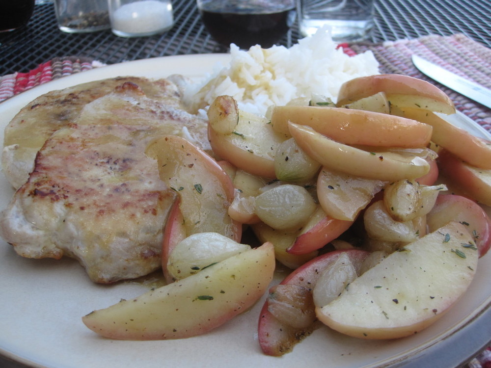 Pork Chops with Roasted Apples and Onions di Michelle - Recipefy