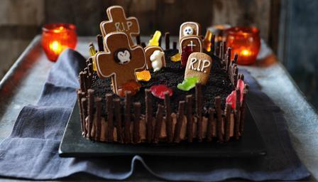 Halloween cake of Emma Roberts - Recipefy