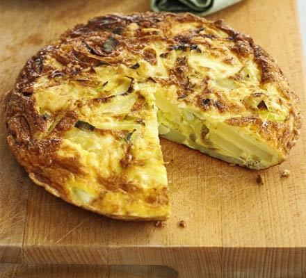Cheese, leek and potato tortilla de Rachael Power - Recipefy