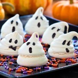 Halloween_ghost_meringue_cookies-2-550x550-jpg