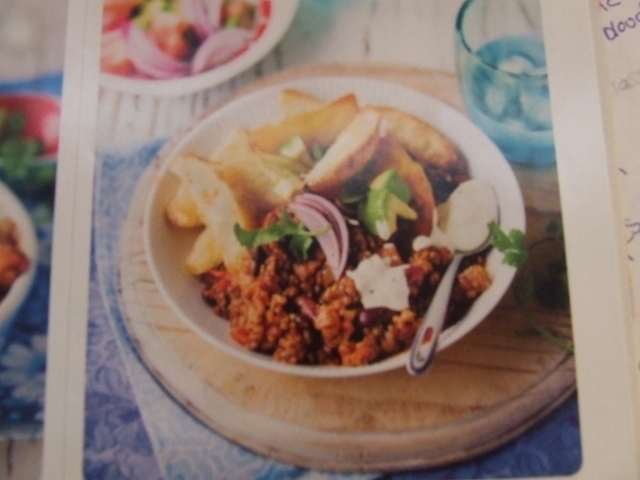 Chilli con carne with potato wedges of Forbidden - Recipefy