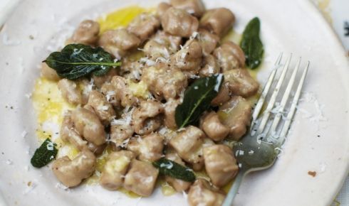 Gnocchetti bicolore con farina di castagne, salvia e speck di Alessandra C. - Recipefy