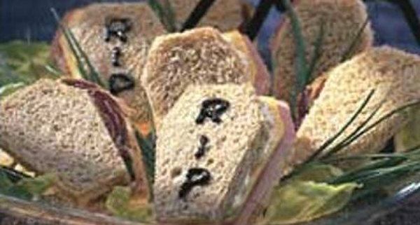 SANDWICH DE HALLOWEEN (bocas de mar) of María Fdez Mangas - Recipefy