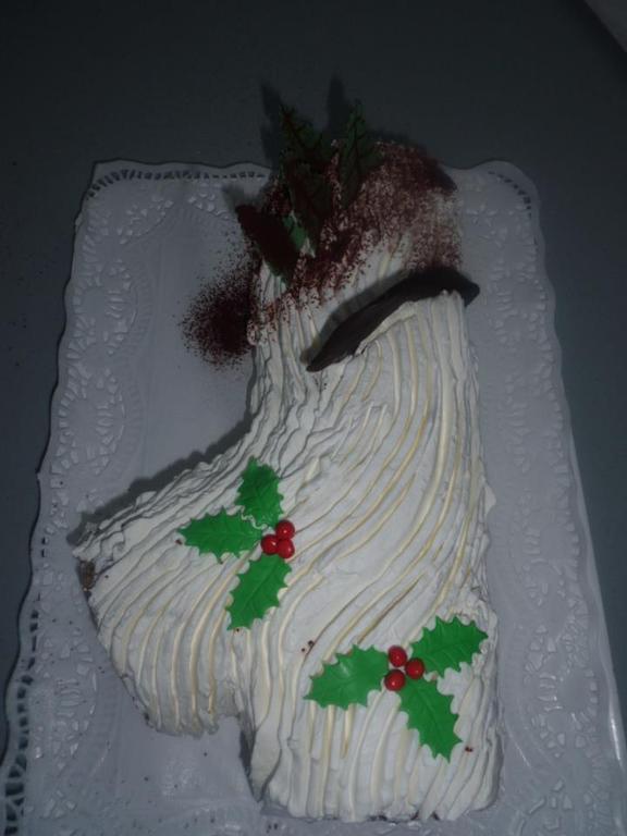 TRONCO NAVIDAD RELLENO Y CUBIERTO DE CREMA CHANTILLY. de Cati Ballesta - Recipefy