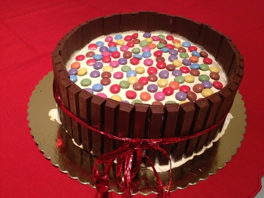 Torta KitKat e Smarties de Vittorio Pavesi - Recipefy