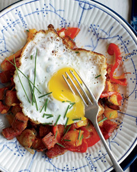Corned Beef Hash with Fried Eggs de a_trish - Recipefy