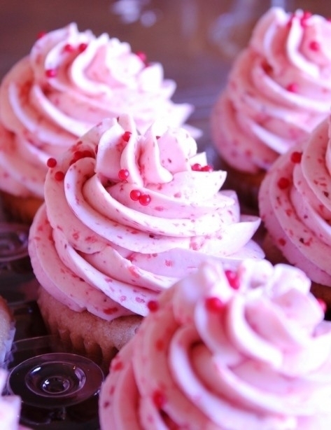 SWISS MERINGUE BUTTERCREAM (CREMA DE MERENGUE-MANTEQUILLA). of Miguel Angel Maldonado Gonzalez - Recipefy